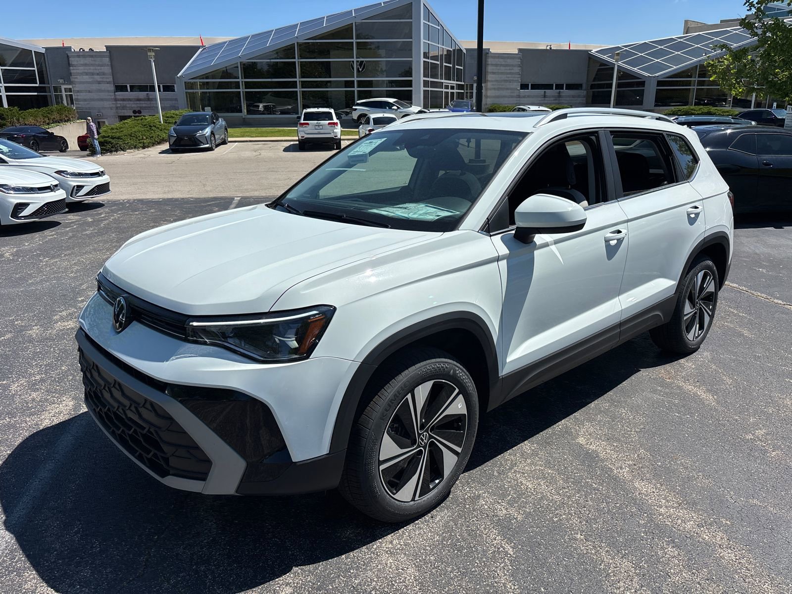 New 2026 Volkswagen Taos SE AWD/4WD image 1