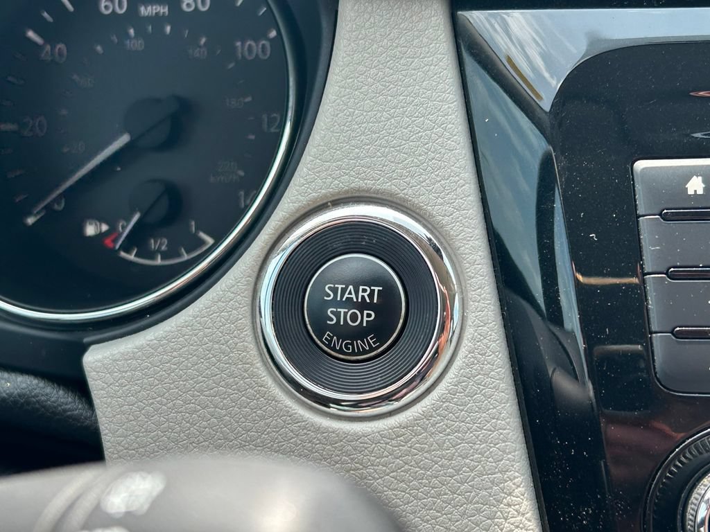 Used 2020 Nissan Rogue Sport SV FWD image 25