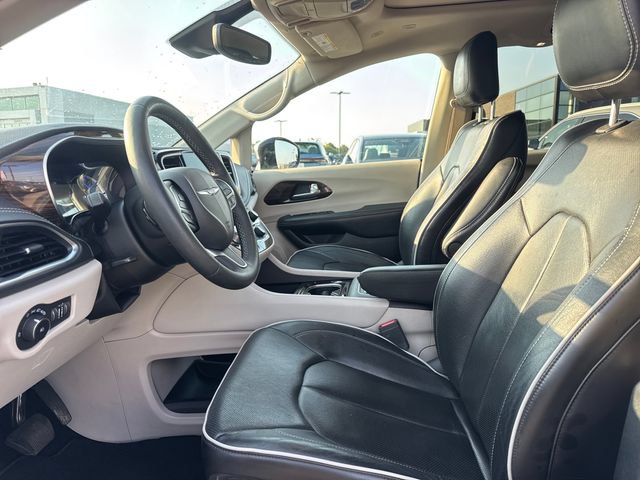 Used 2023 Chrysler Pacifica Limited FWD image 19