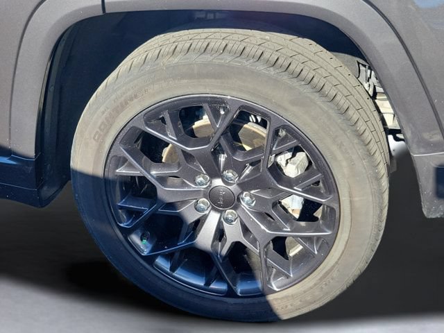Used 2025 Jeep Grand Cherokee L Summit AWD/4WD image 9