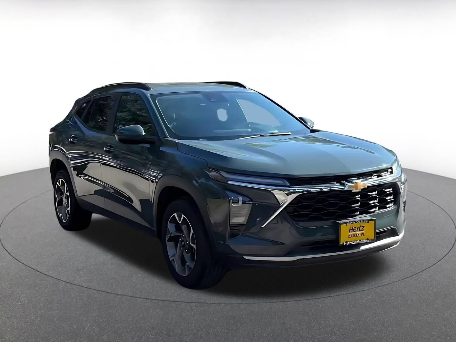 Used 2025 Chevrolet Trax LT FWD image 3