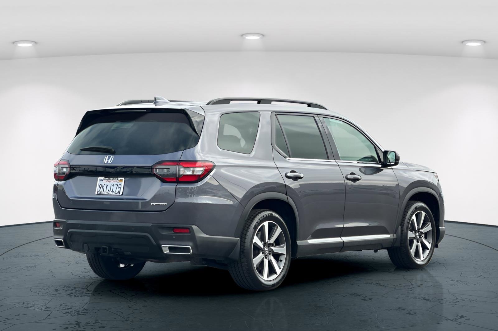 Certified 2024 Honda Pilot Touring image 6