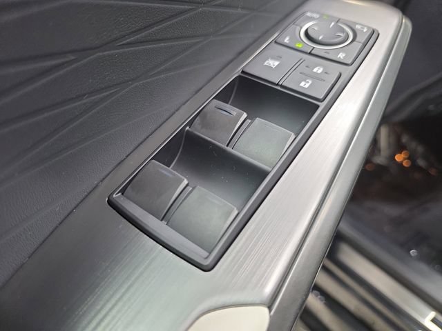 Used 2025 Lexus IS 500 RWD image 27