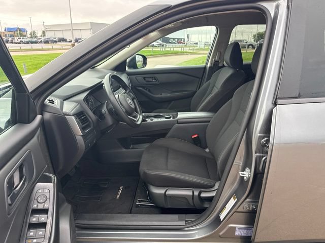Used 2024 Nissan Rogue S AWD/4WD image 15
