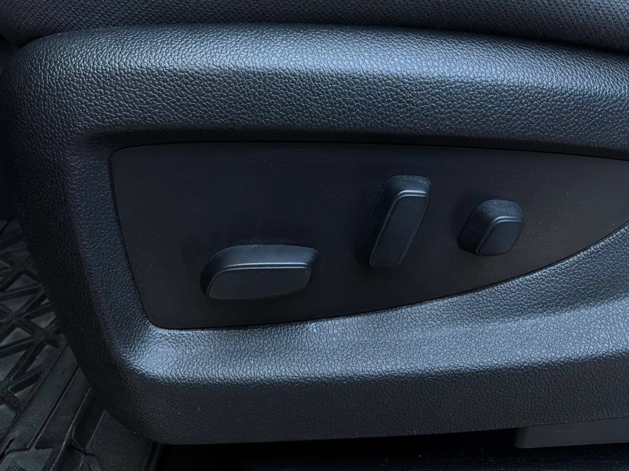 Used 2018 Chevrolet Silverado 1500 LT w/ All Star Edition AWD/4WD image 12