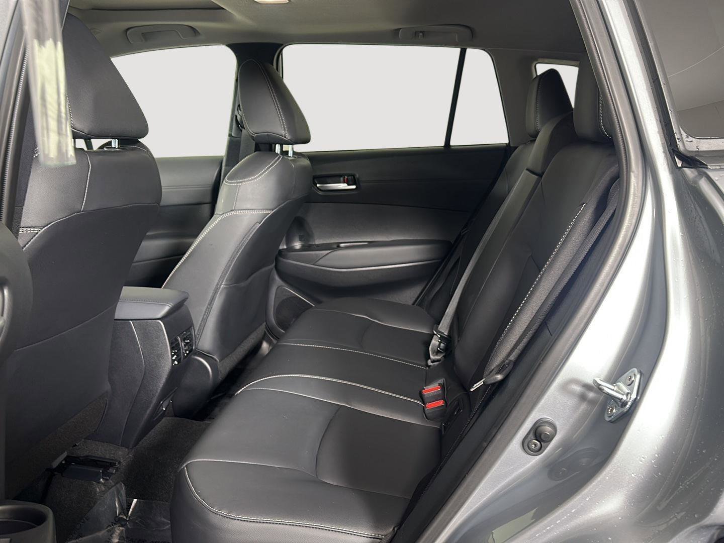 Used 2025 Toyota Corolla Cross XLE w/ Convenience Package image 16