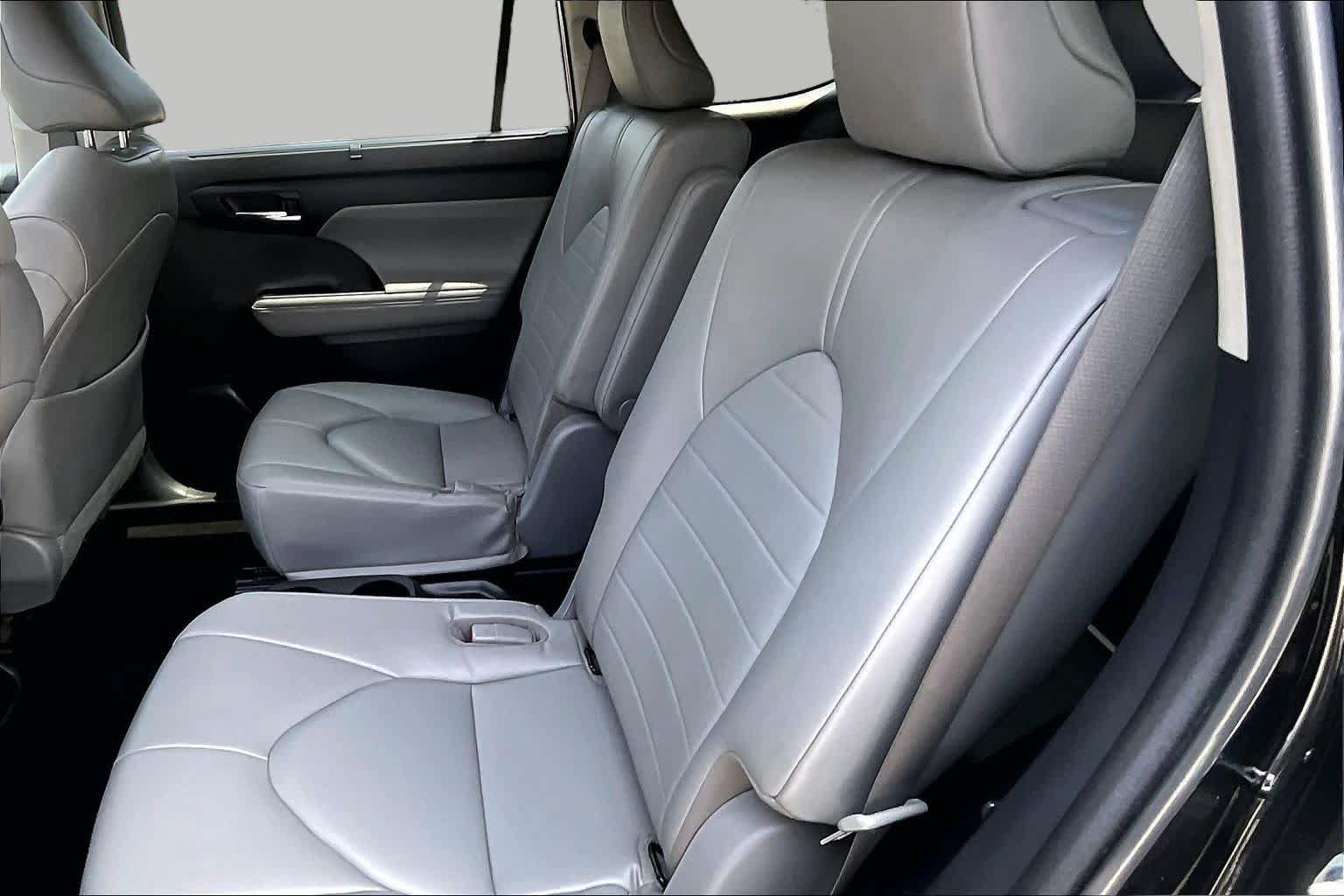 Used 2023 Toyota Highlander XLE AWD/4WD image 20