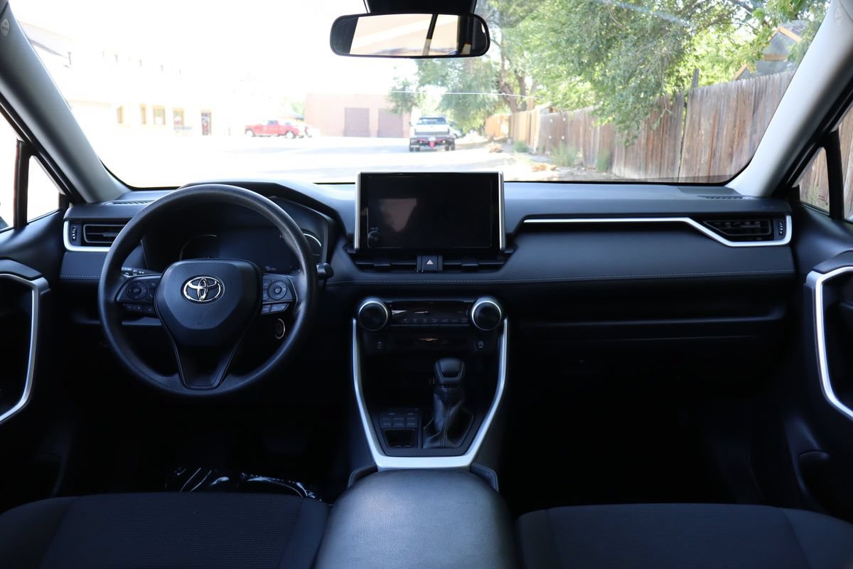 Used 2025 Toyota RAV4 LE AWD/4WD image 16