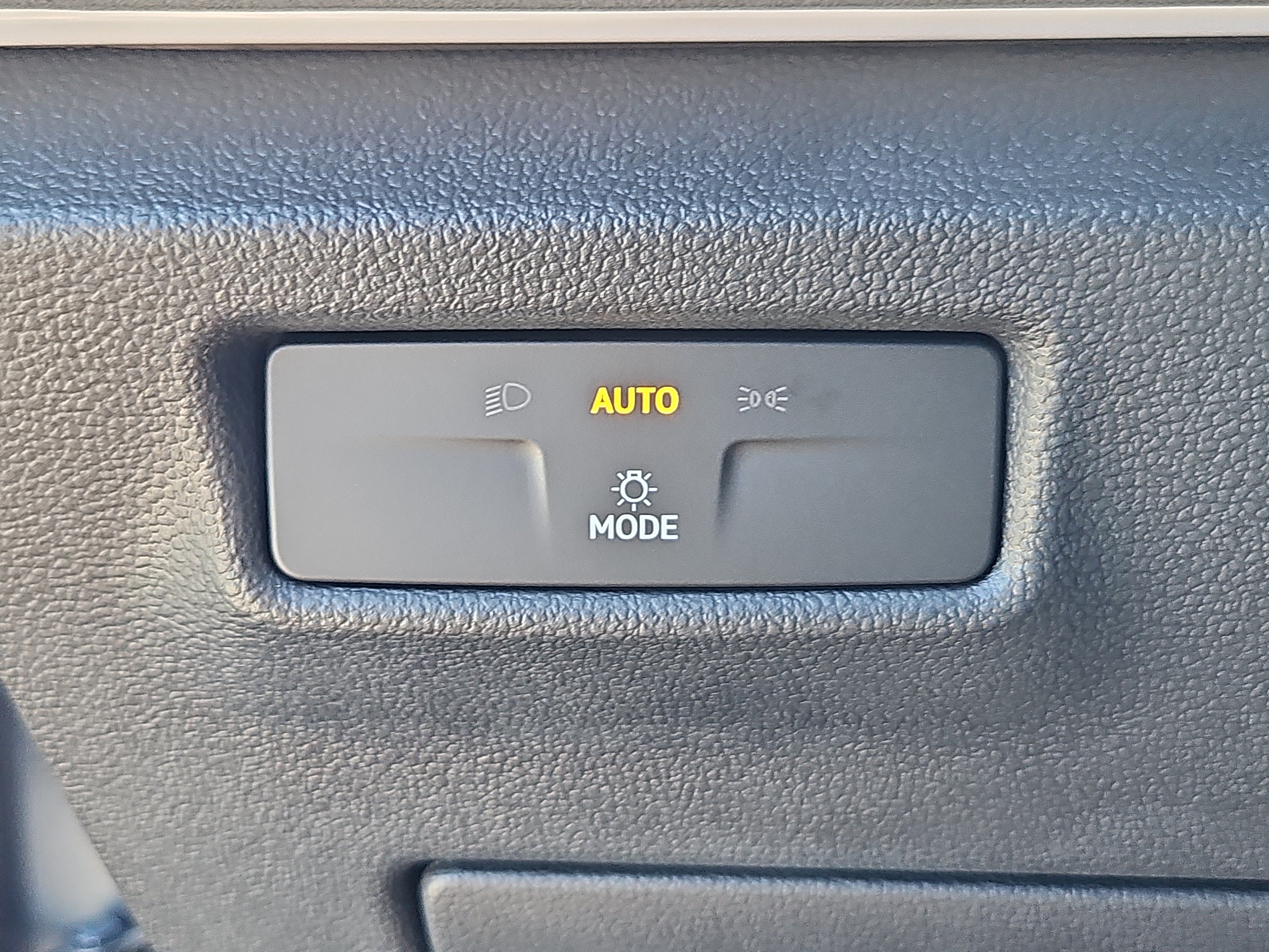 Used 2026 Volkswagen Tiguan SE AWD/4WD image 9