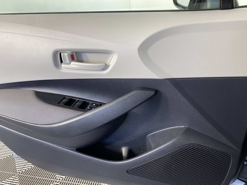 Used 2025 Toyota Corolla LE FWD image 22