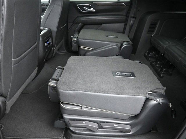 Used 2023 Chevrolet Suburban Premier image 15