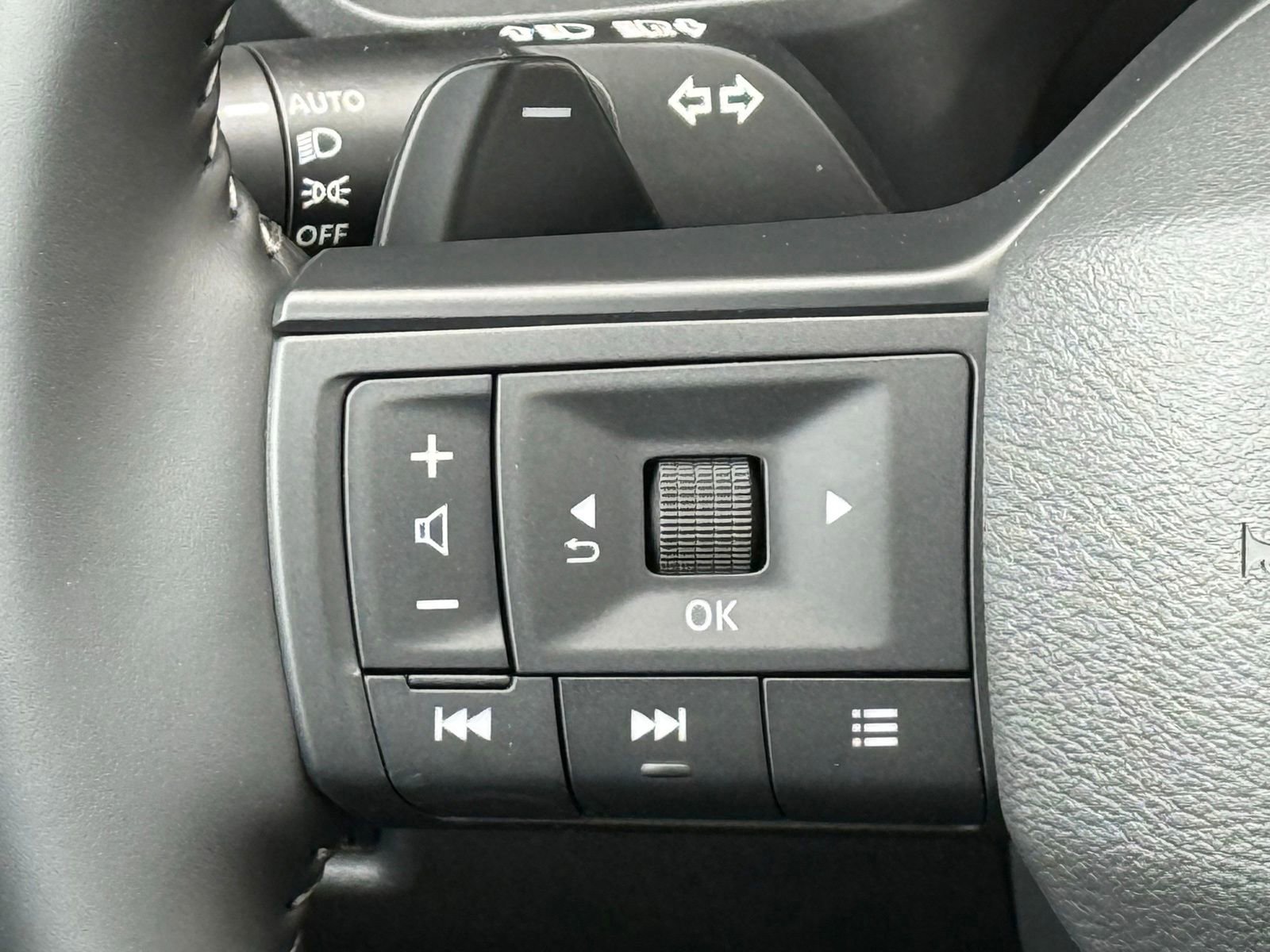 Used 2026 Nissan Rogue SV AWD/4WD image 25