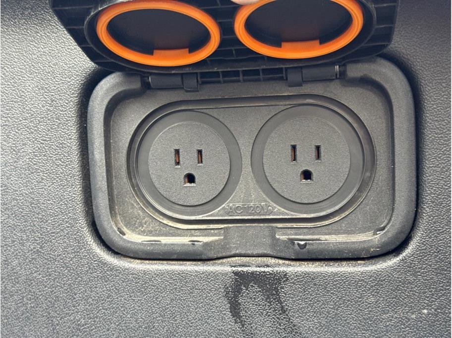 Used 2022 Rivian R1T Launch Edition image 28