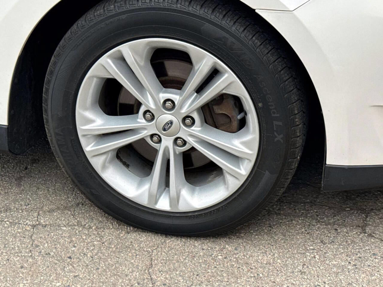 Used 2015 Ford Taurus SEL AWD/4WD image 5