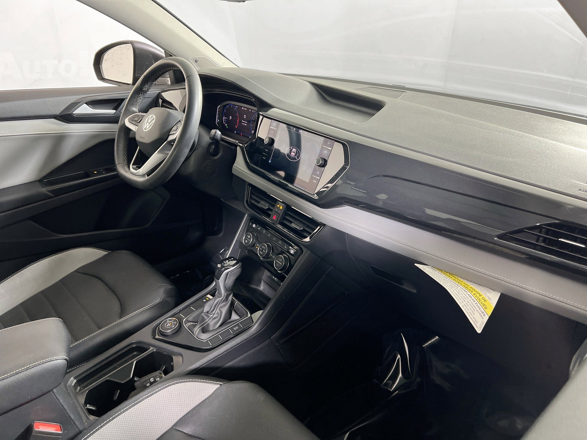 Used 2022 Volkswagen Taos SEL image 29