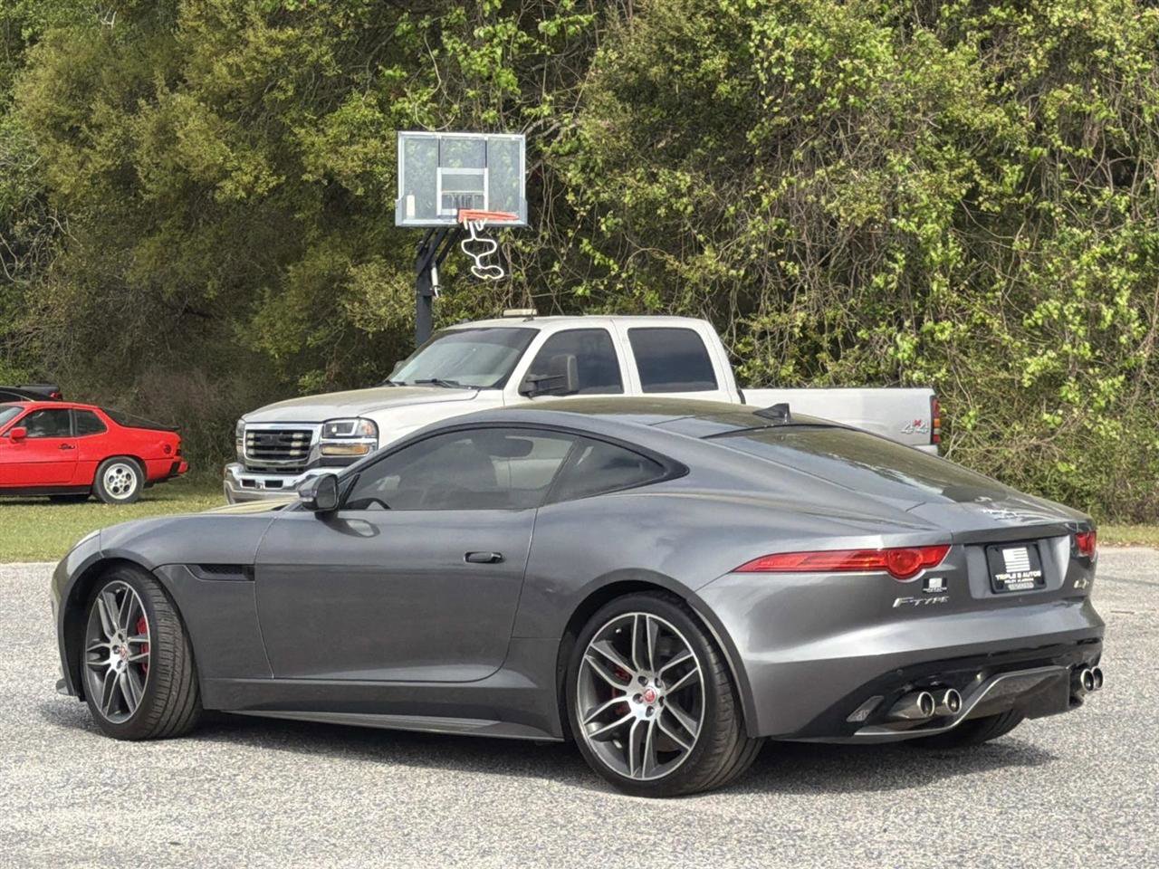 Used 2017 Jaguar F-TYPE R image 4