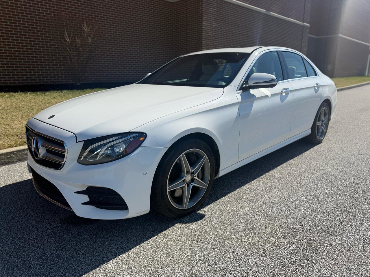 Used 2017 Mercedes-Benz E 300 4MATIC image 4