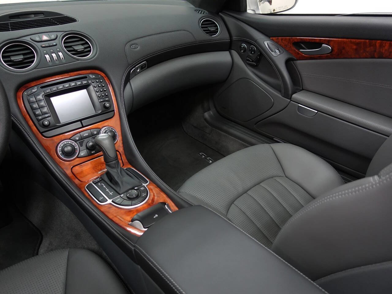 Used 2004 Mercedes-Benz SL 55 AMG image 9