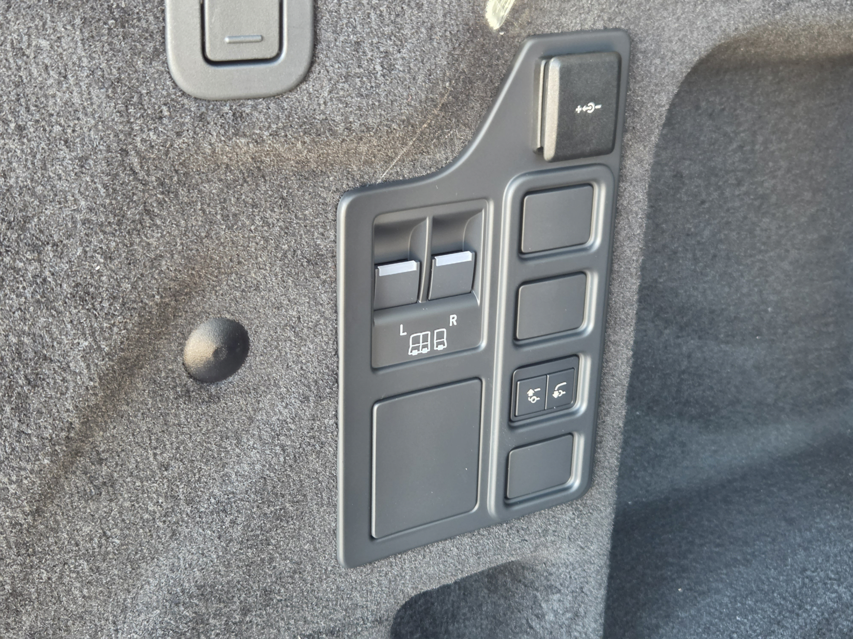 New 2026 Land Rover Discovery Dynamic SE AWD/4WD image 30