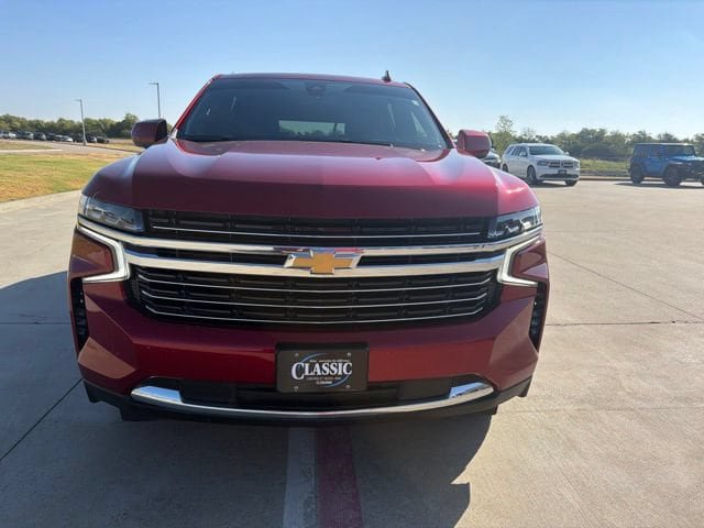 Used 2021 Chevrolet Suburban LT RWD image 3
