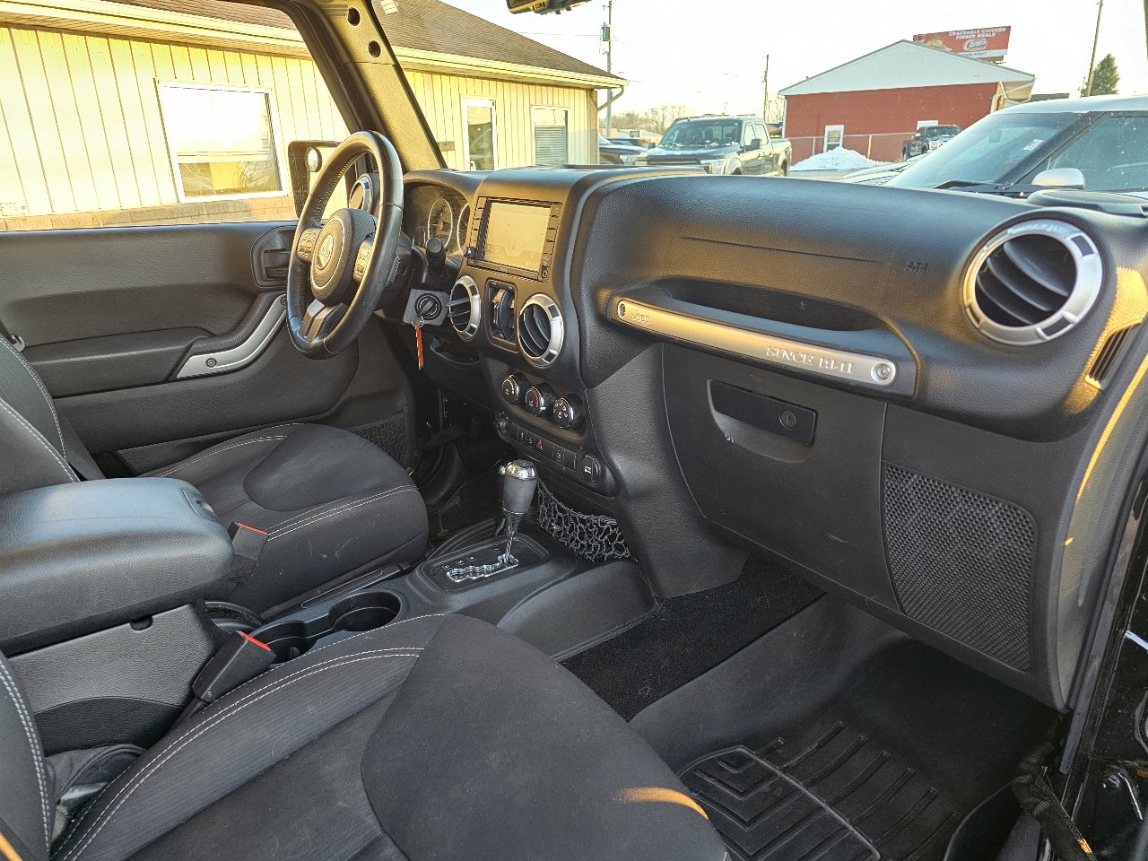 Used 2015 Jeep Wrangler Unlimited Sahara w/ Connectivity Group image 21