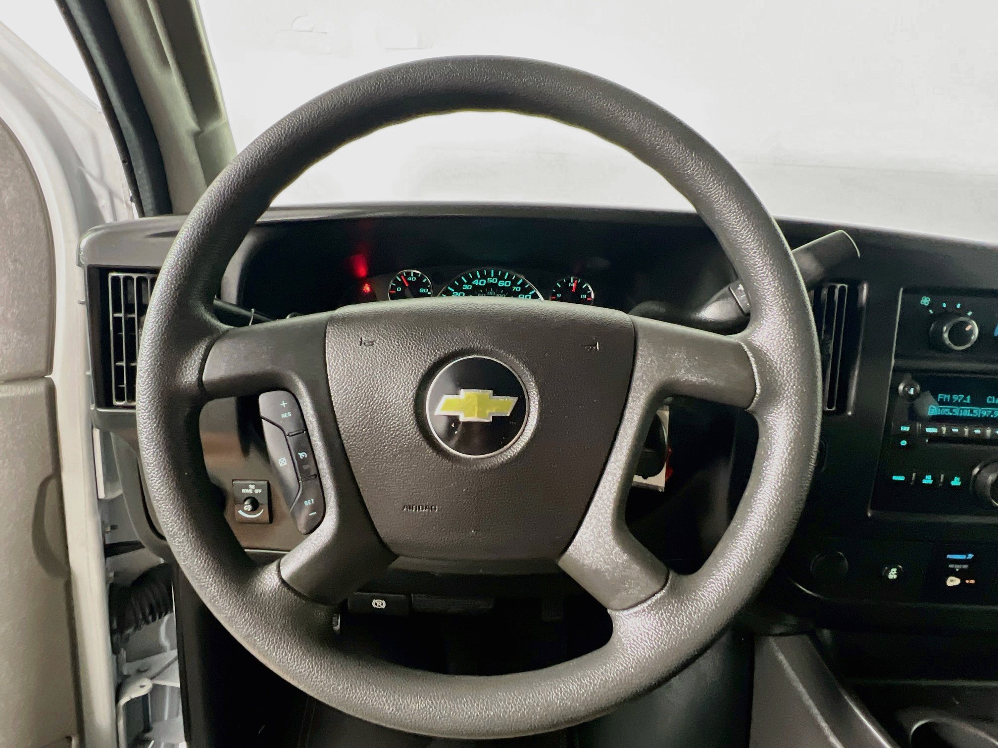 Used 2017 Chevrolet Express 3500 LT w/ LT Preferred Equipment Group RWD image 16