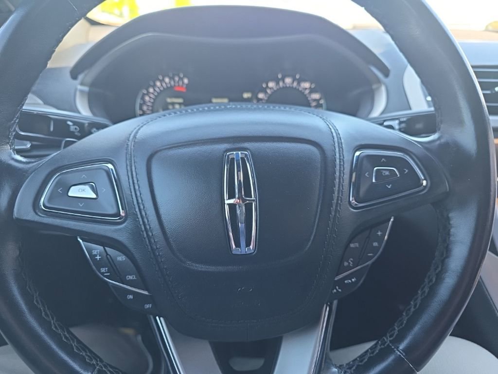 Used 2018 Lincoln MKZ Premiere FWD image 17