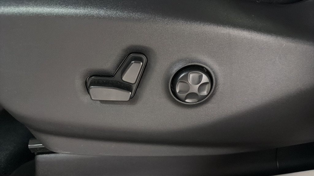 Used 2024 Chrysler Pacifica Touring-L FWD image 18