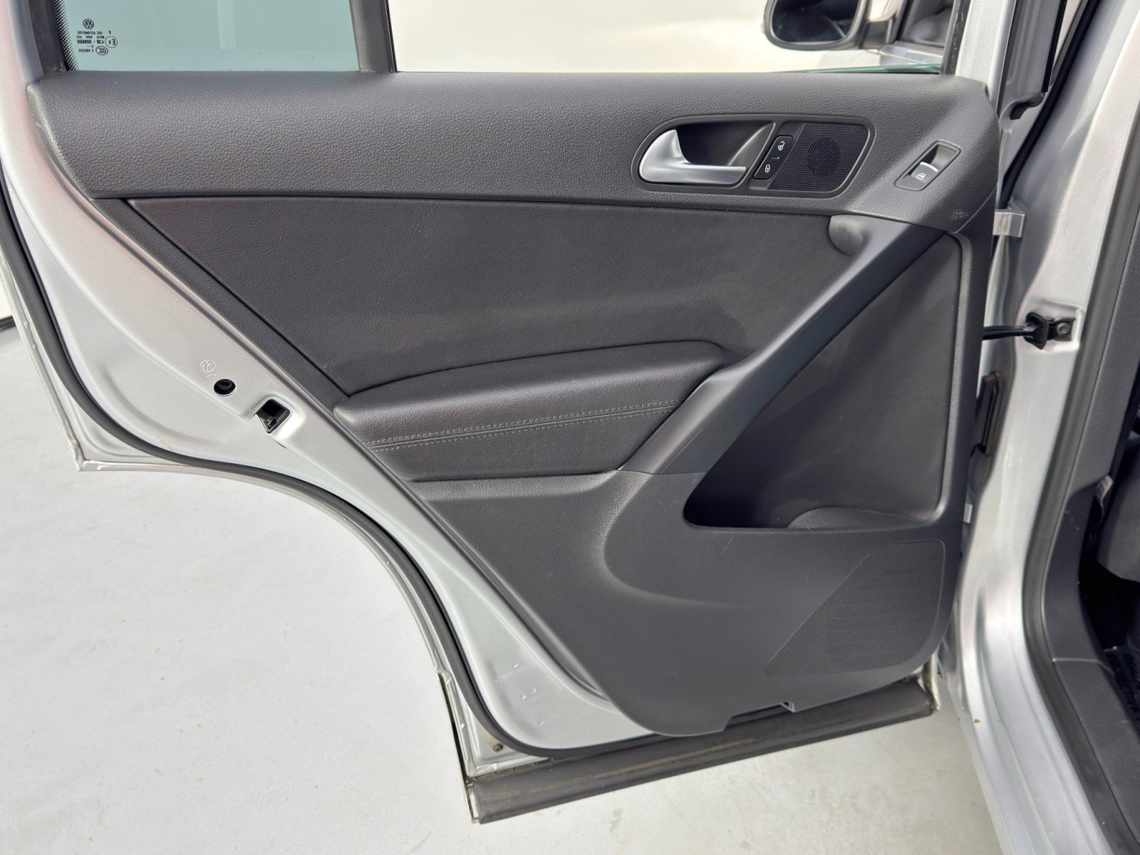 Used 2017 Volkswagen Tiguan Sport image 39