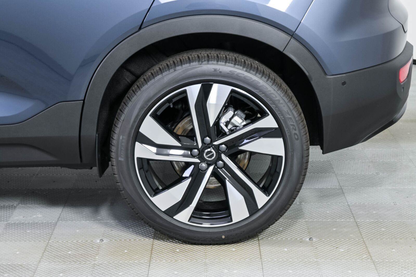New 2026 Volvo XC40 B5 Ultra w/ Protection Package Premier AWD/4WD image 38