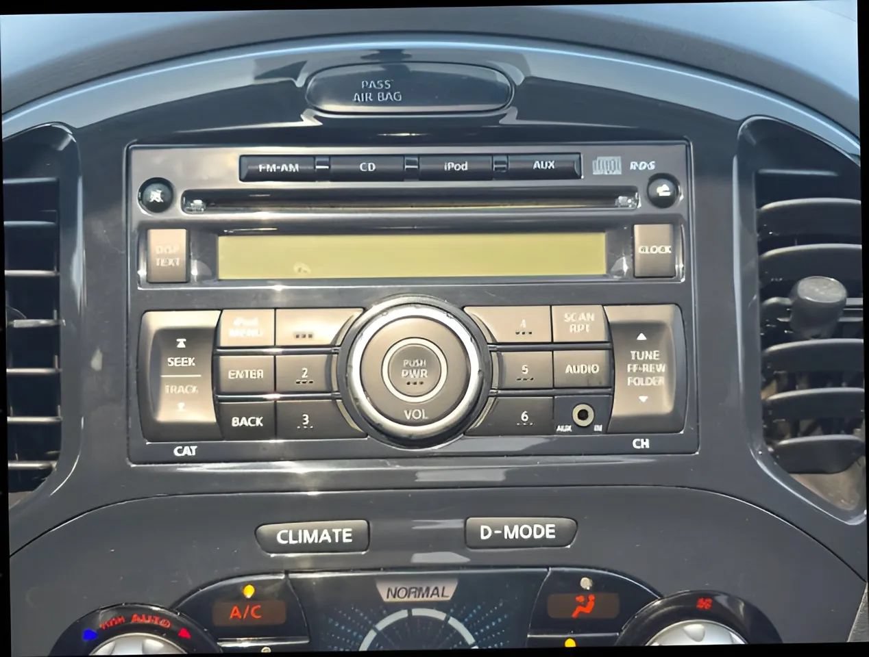 Used 2013 Nissan Juke SV FWD image 27