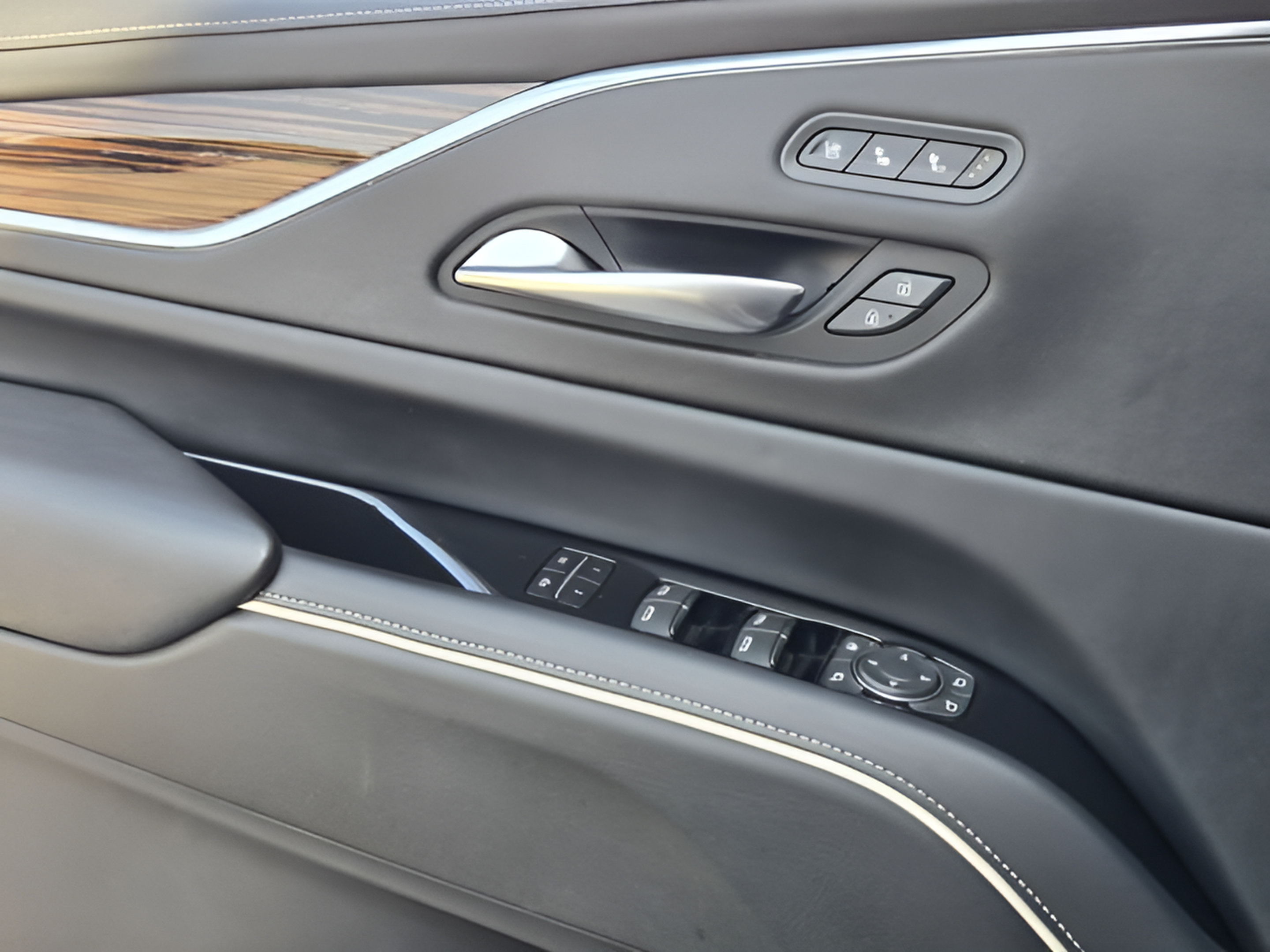 Used 2023 Cadillac Escalade ESV Premium Luxury AWD/4WD image 20
