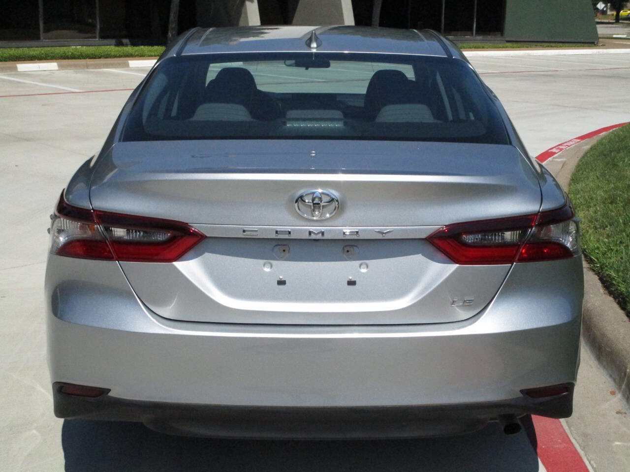 Used 2023 Toyota Camry LE FWD image 5
