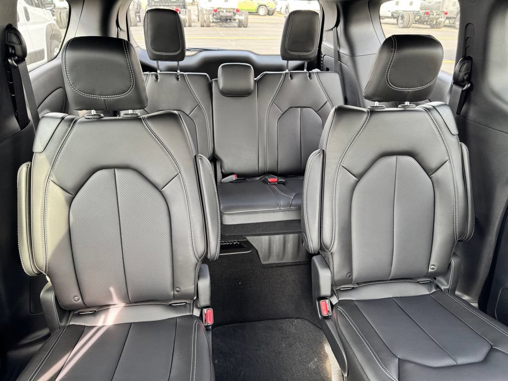 New 2026 Chrysler Pacifica Select FWD image 12