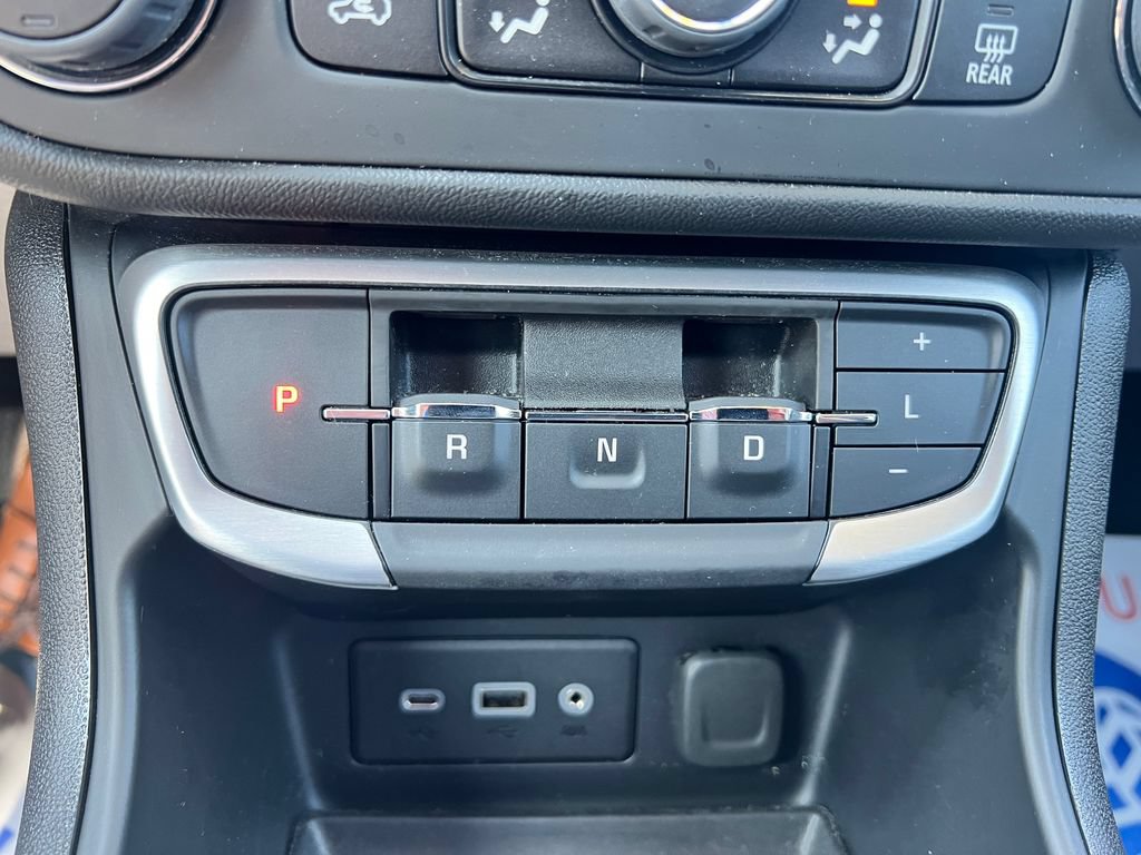Used 2024 GMC Terrain SLE w/ Driver Convenience Package FWD image 26