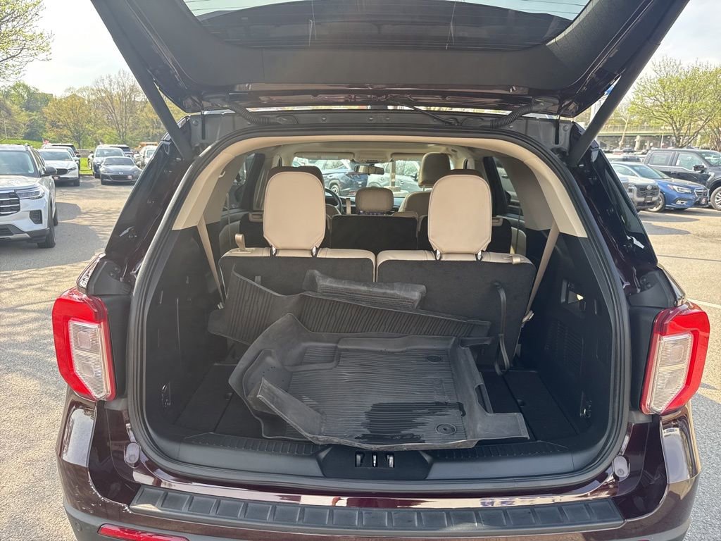 Used 2022 Ford Explorer XLT w/ Equipment Group 202A AWD/4WD image 28