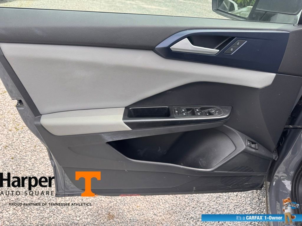 Used 2023 Volkswagen Taos SE w/ Panoramic Sunroof Package image 18