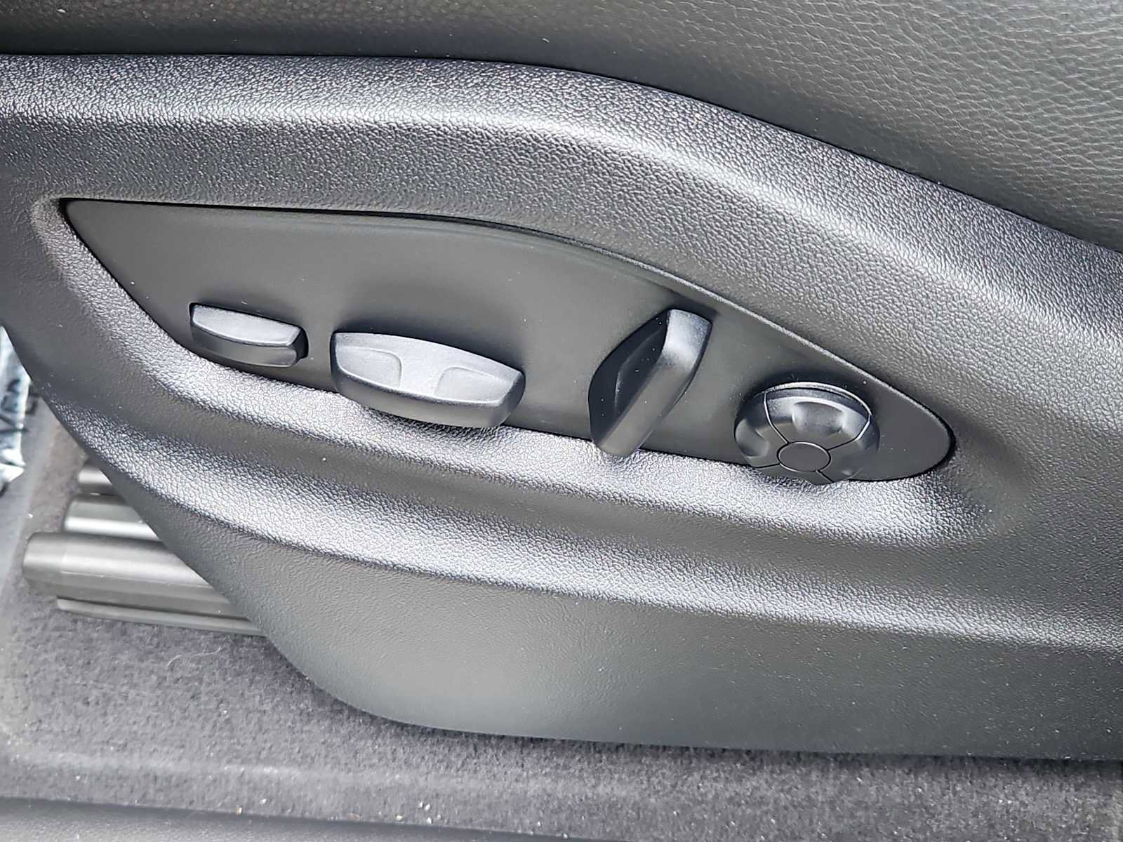 Certified 2024 Porsche Cayenne AWD/4WD image 18