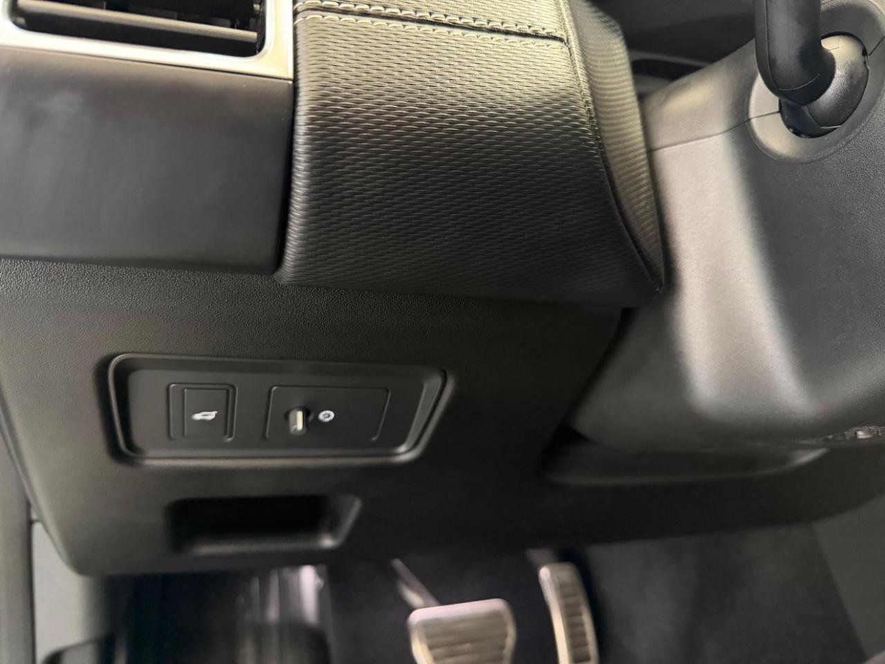 Used 2022 Land Rover Discovery HSE R-Dynamic AWD/4WD image 40