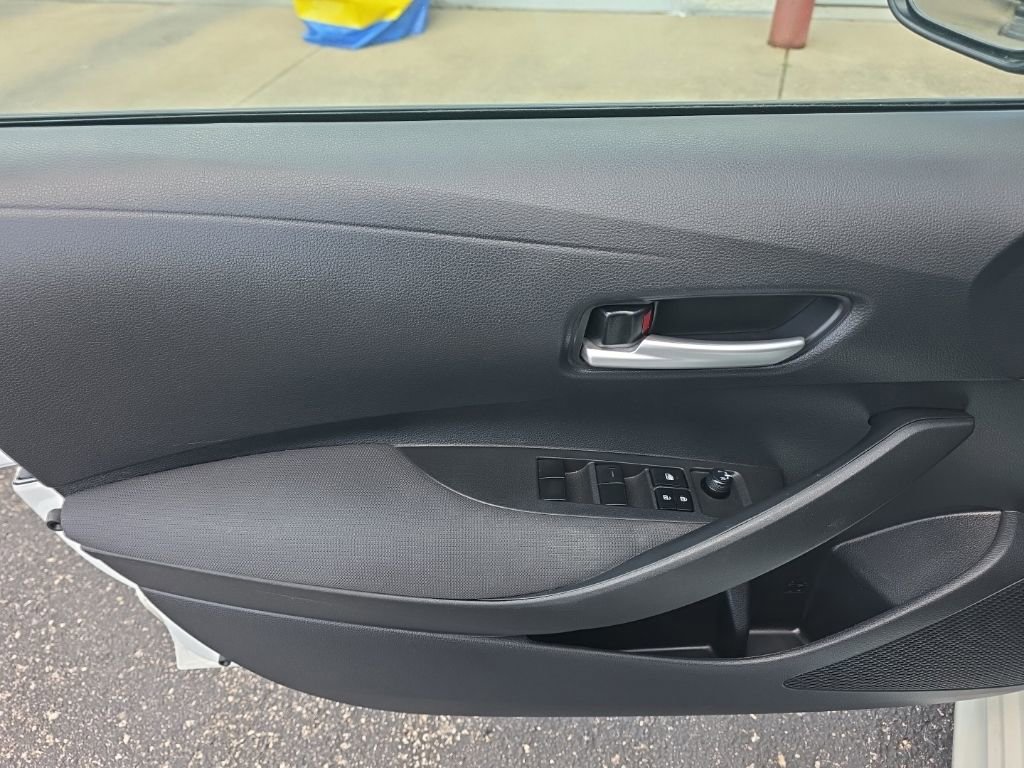 Used 2021 Toyota Corolla LE FWD image 12