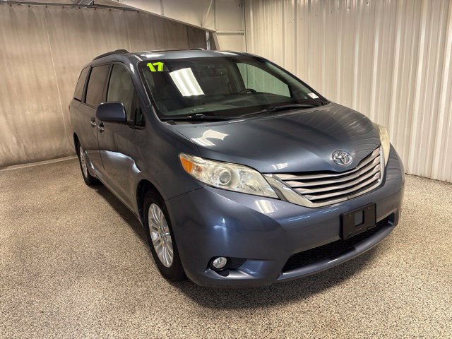 Used 2017 Toyota Sienna XLE w/ XLE Navigation Package FWD image 2