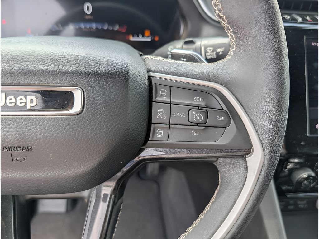 Used 2023 Jeep Grand Cherokee Altitude RWD image 17