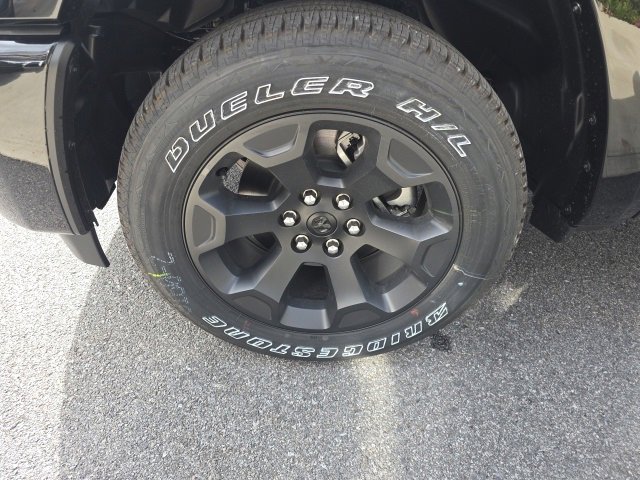 New 2026 RAM 1500 4x4 Crew Cab image 8