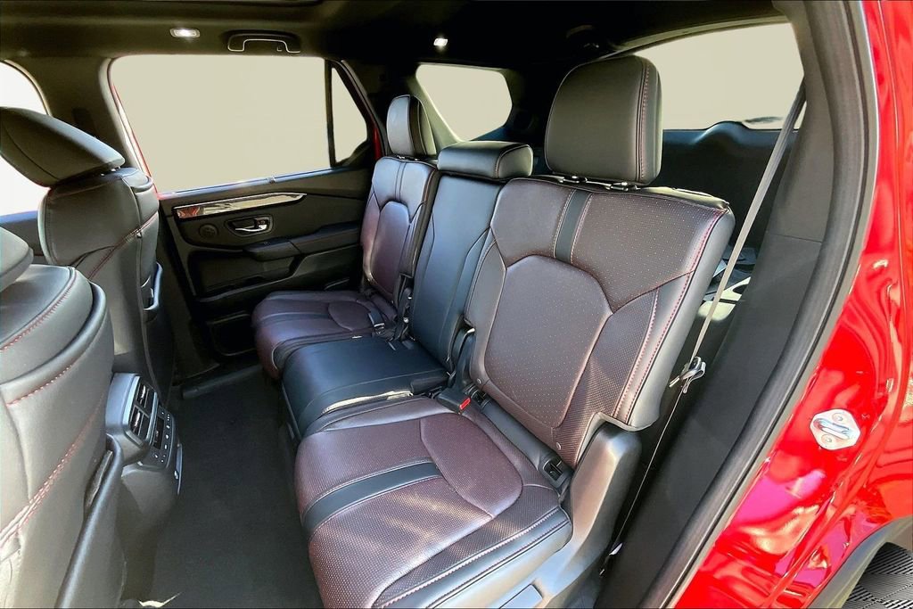 Certified 2025 Honda Pilot Black Edition image 16