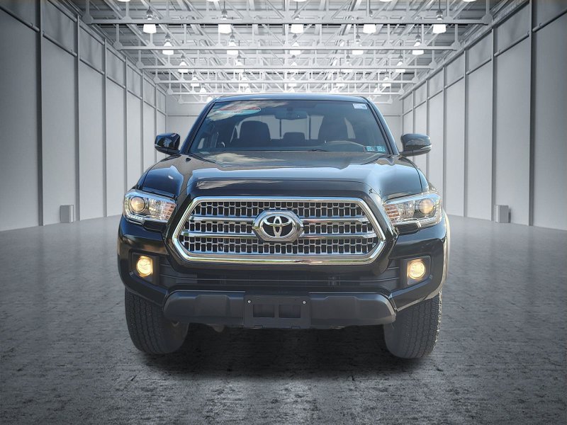 Used 2017 Toyota Tacoma TRD Off-Road w/ Tow Package (A/T) AWD/4WD image 3