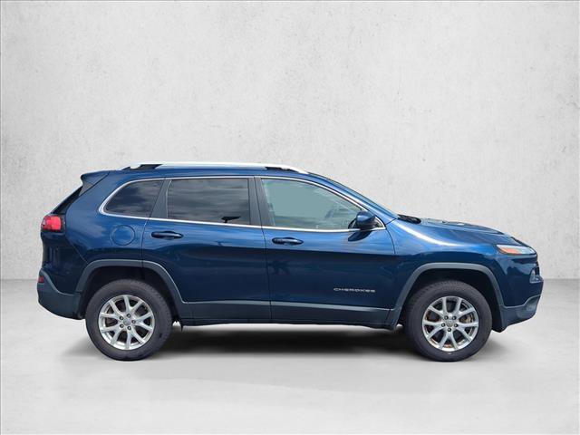 Used 2018 Jeep Cherokee Latitude Plus w/ Cold Weather Group AWD/4WD image 4