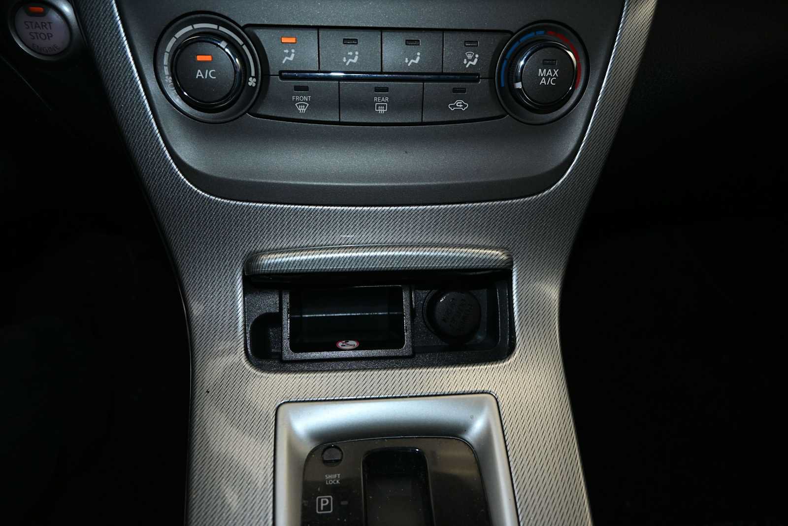 Used 2014 Nissan Sentra SR w/ SR Driver Package FWD image 18