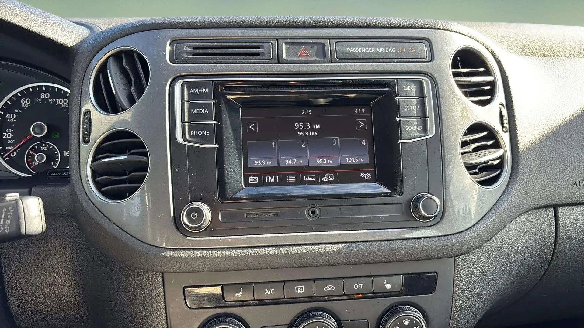 Used 2016 Volkswagen Tiguan S image 36