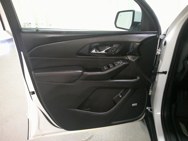 Used 2023 Chevrolet Traverse RS image 16