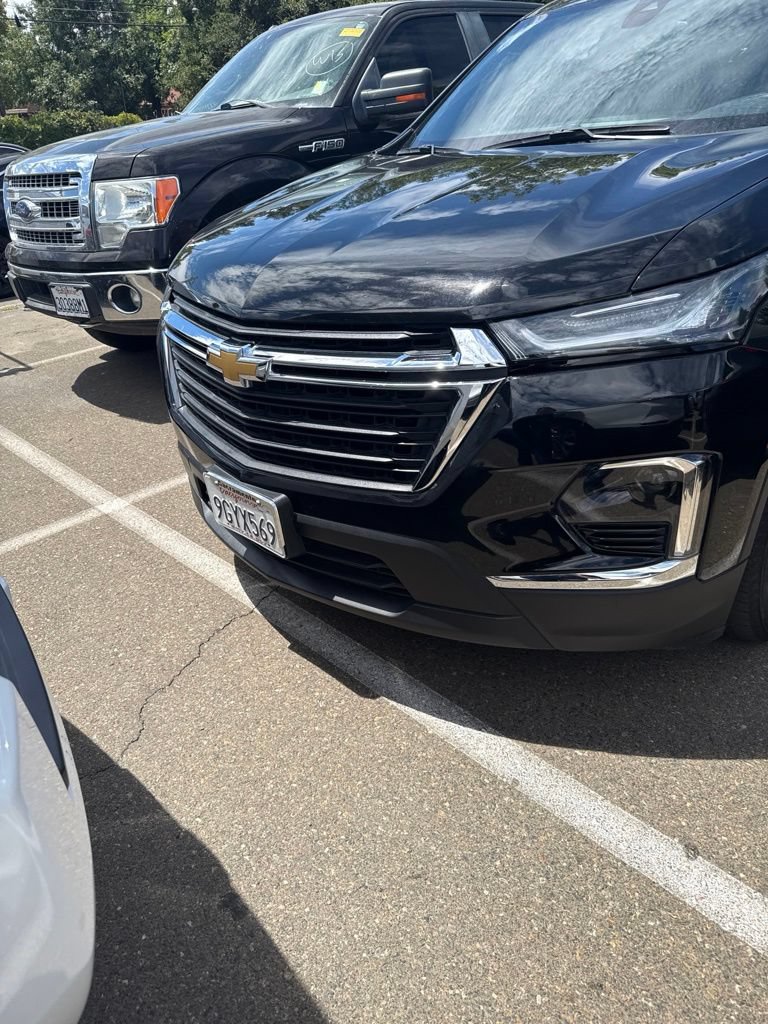 Used 2023 Chevrolet Traverse LS FWD image 2